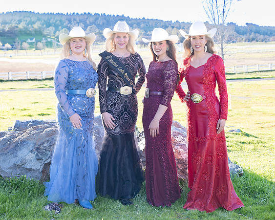 Group Queen Bailey Stepp & Contestants full body shot